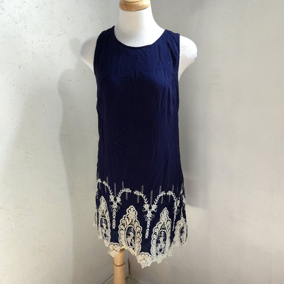 Monteau | Navy Sleeveless Dress with White Embroidery - Picture 2 of 10